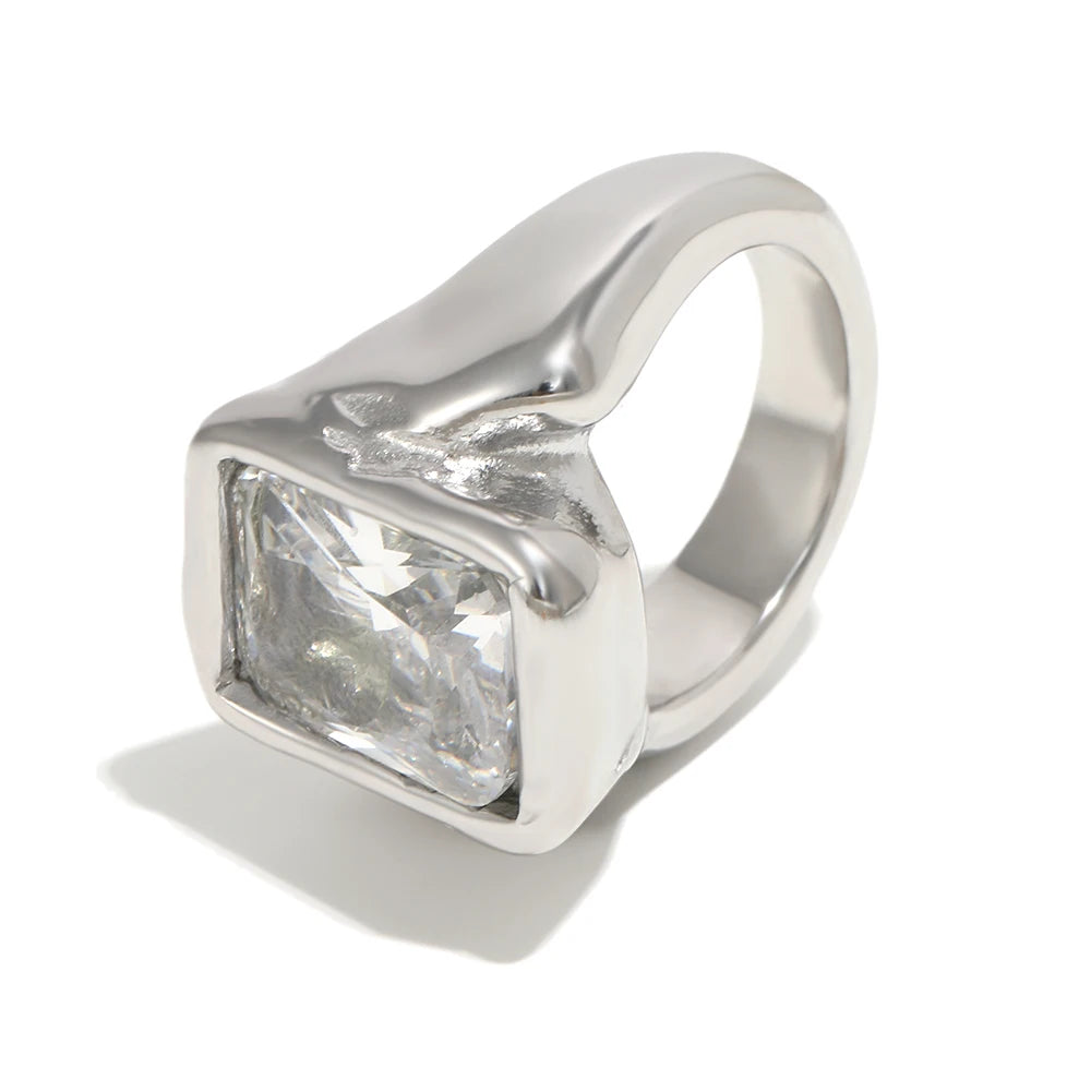 Deep-patterned Square Zircon Ring